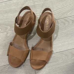 Sorel camel Nadia sandal